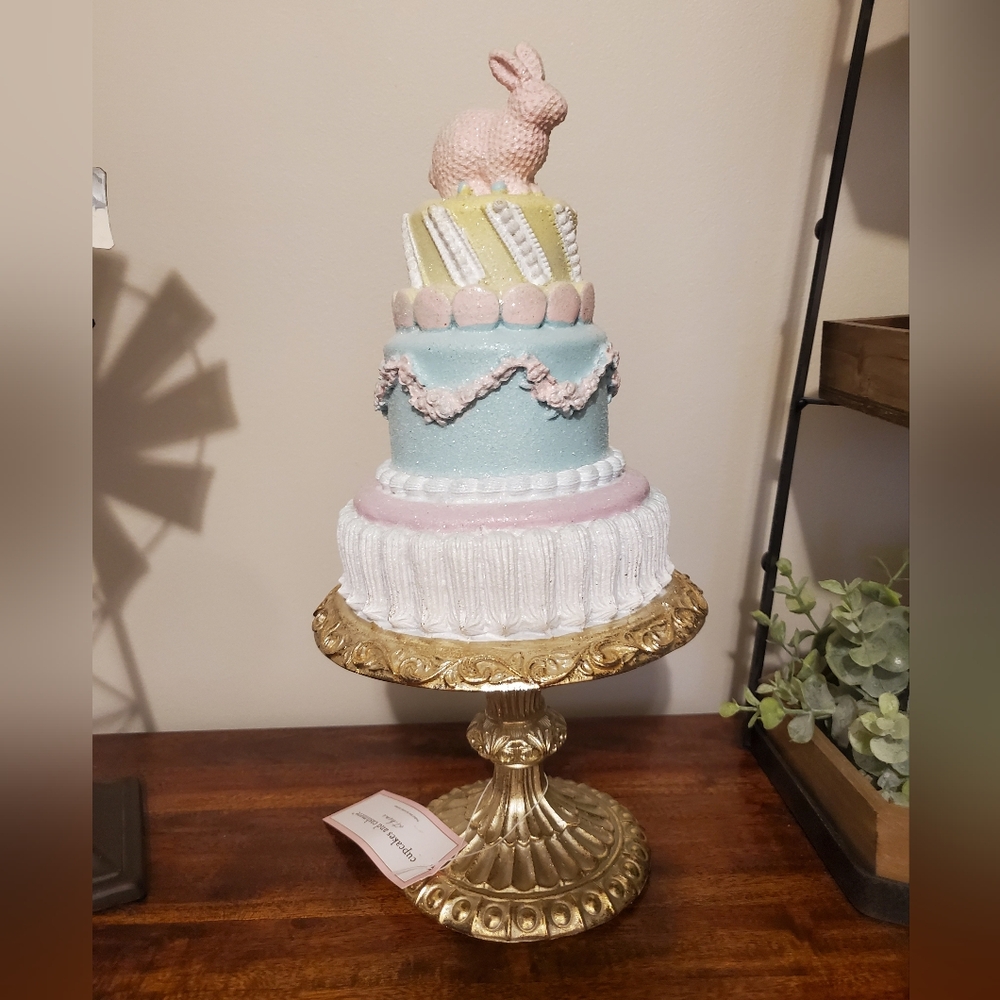 Cupcakes & cashmere pastel Easter cake